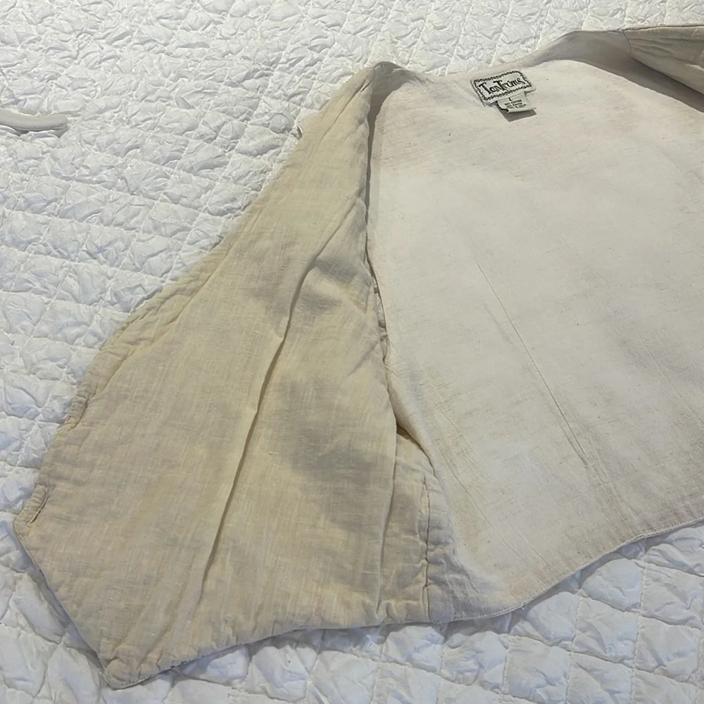 Vest - Picture 8 of 10